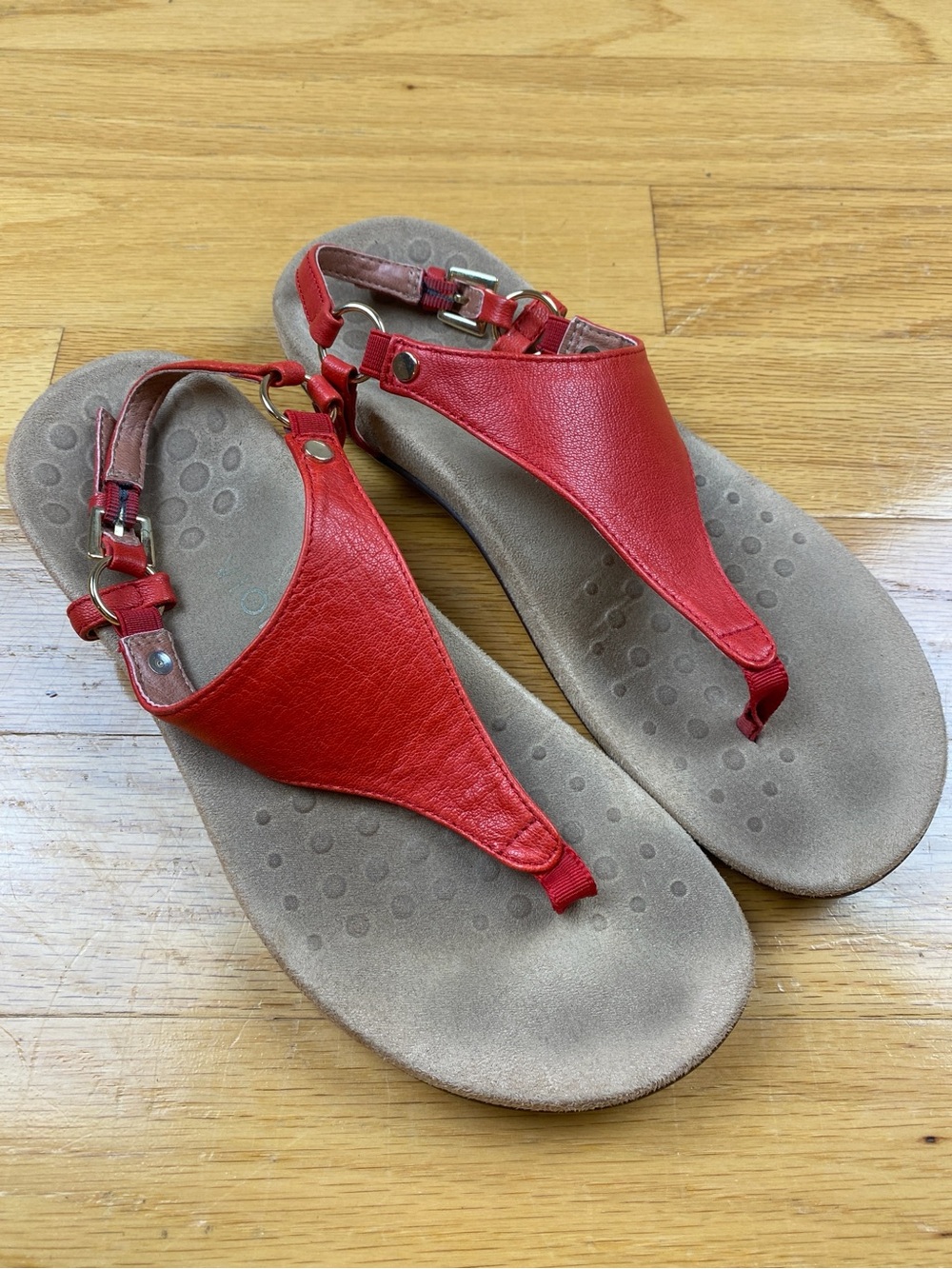 Vionic Kirra Sandals Womens 8 Red Gold Buckle Sling Back Casual Slip On